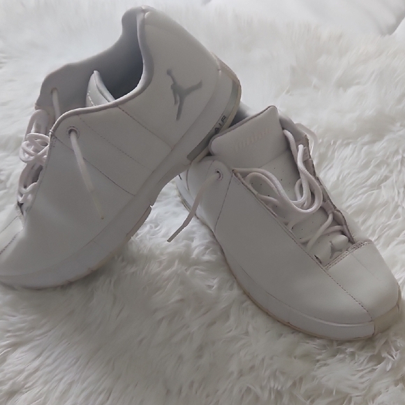 JORDAN White, SIZE 7 Y Sneakers with Streamlined Design - Picture 3 of 5